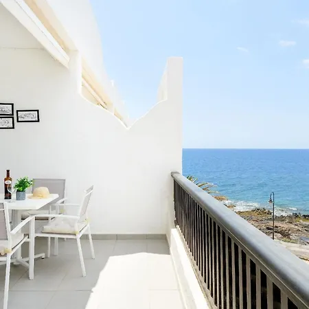 In Mit Privatem Balkon Und Meerblick Apartmán